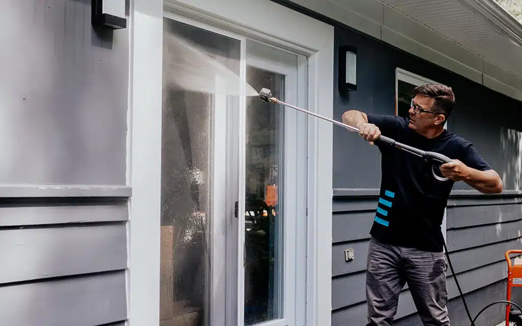 Nettoyage à pression d’une façade résidentielle