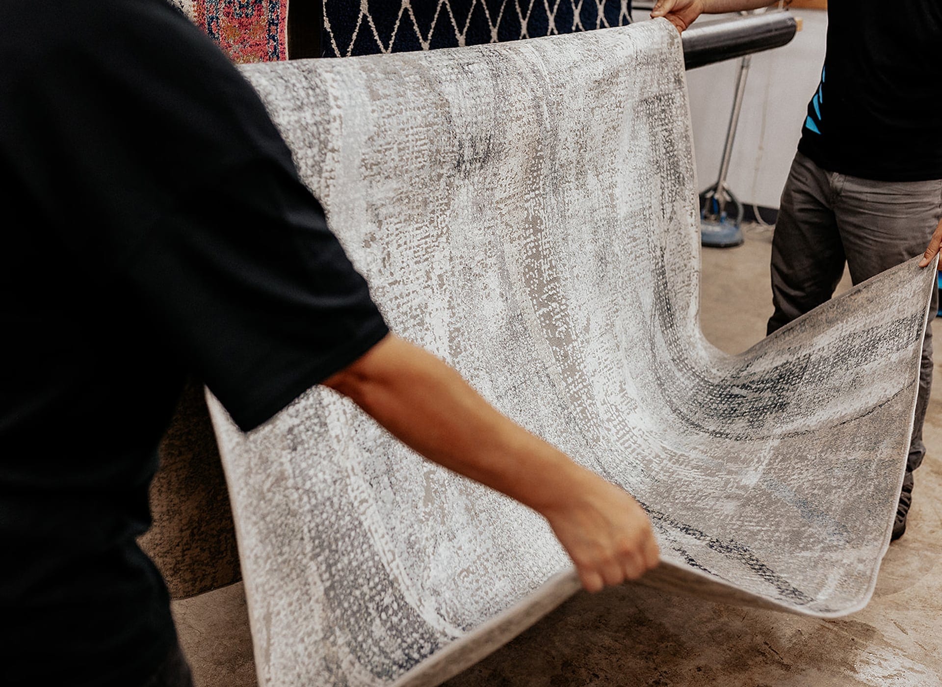 Lavage de tapis suspendu pour séchage