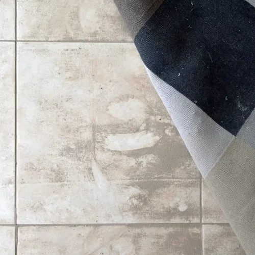 Entretien d'un tapis résidentiel avant l'hiver à Québec.