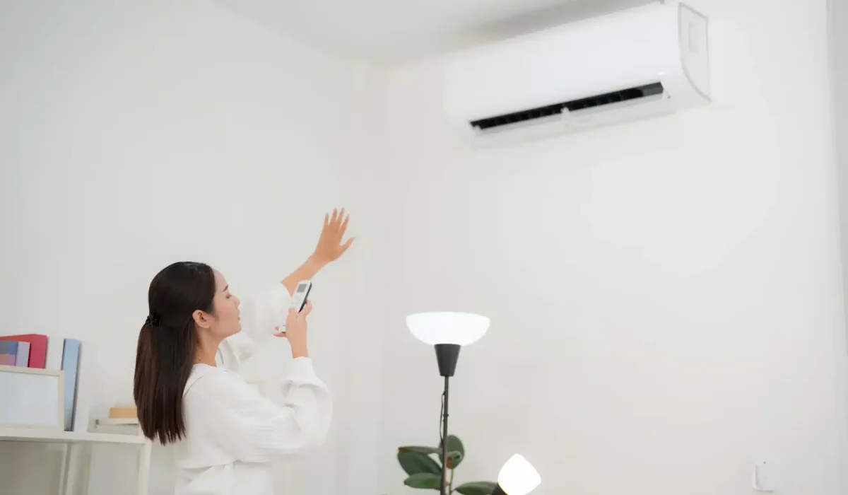 Préparez votre thermopompe murale avant l’hiver pour assurer son bon fonctionnement et votre confort pendant les mois froids.