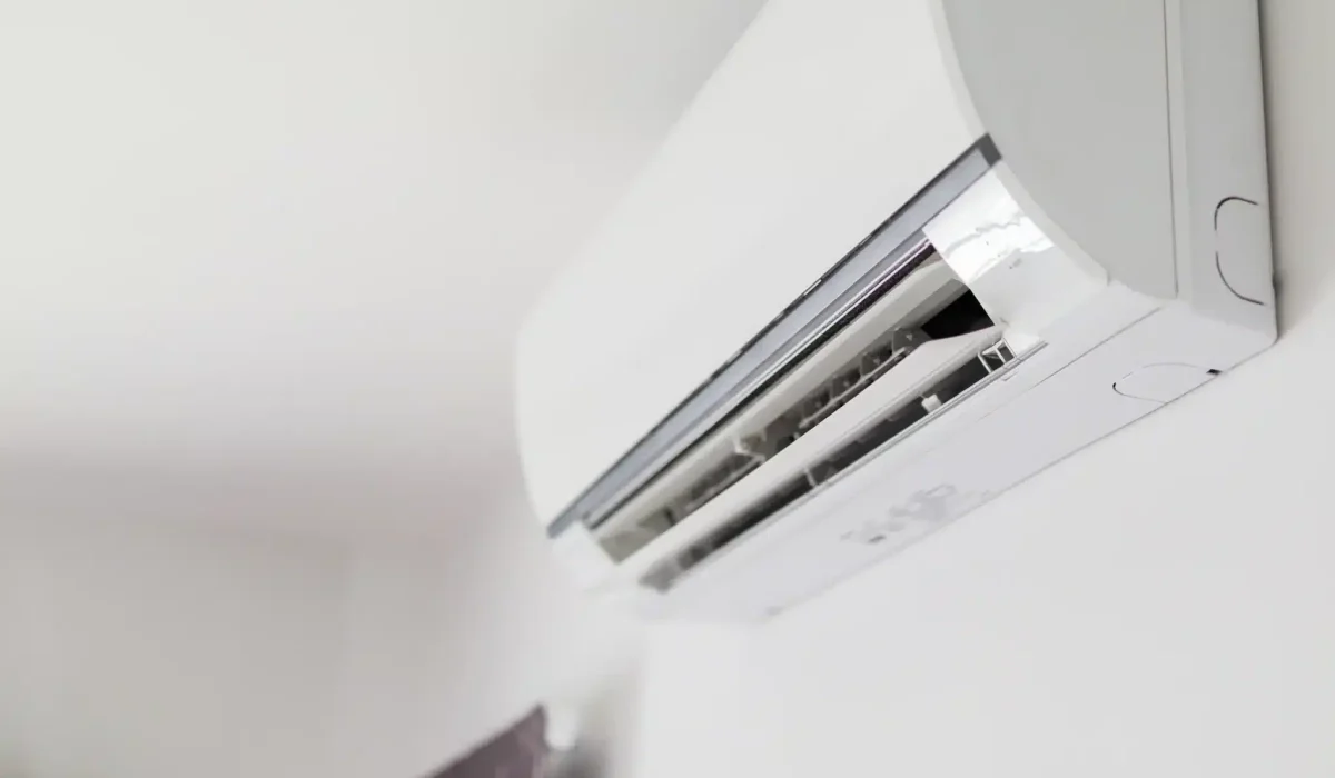 Préparez votre thermopompe murale avant l’hiver pour assurer son bon fonctionnement et votre confort pendant les mois froids.